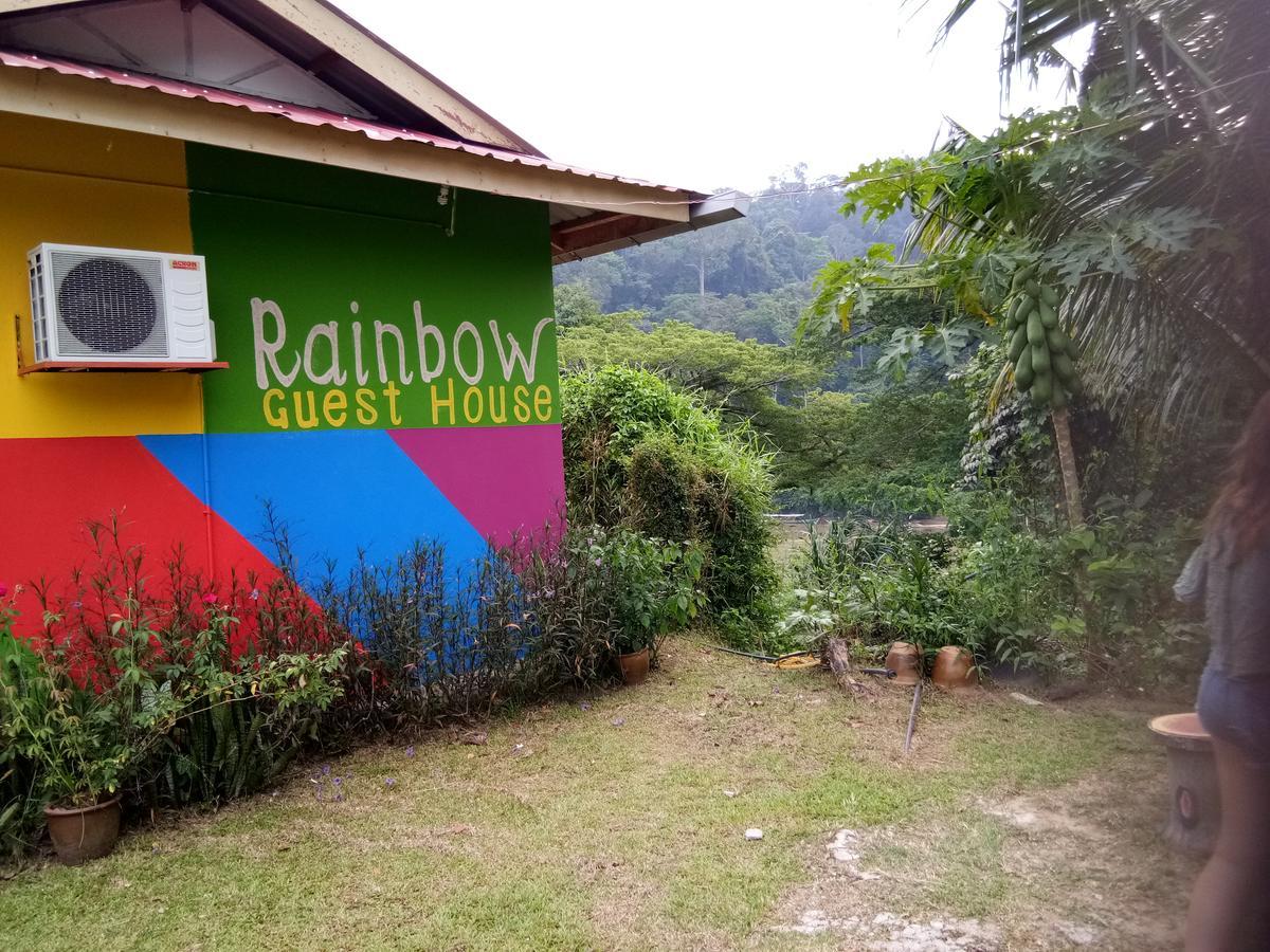 Taman Negara Rainbow Guest House กัวลาทาฮัน ภายนอก รูปภาพ